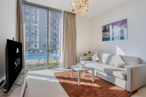 STAY BY LATINEM Luxury 1BR Holiday Home CV B207 near Burj Khalifa